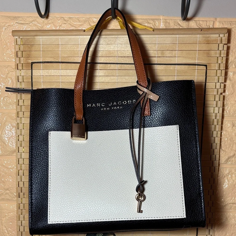 Marc Jacobs Black and White Tote Bag Mini Grind 9”Lx7.75”Hx3.75”W - Picture 16 of 17